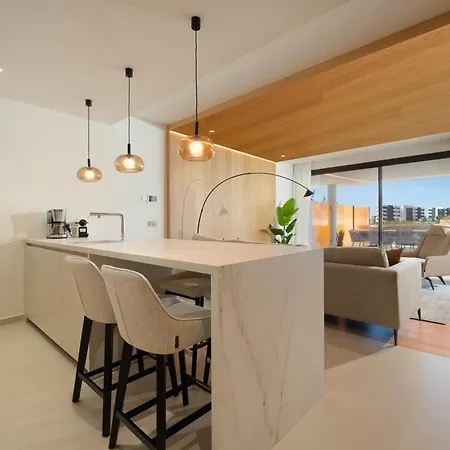 Luxury 2-bedroom With Panoramic Sea Views In Reserva Del Higueron *